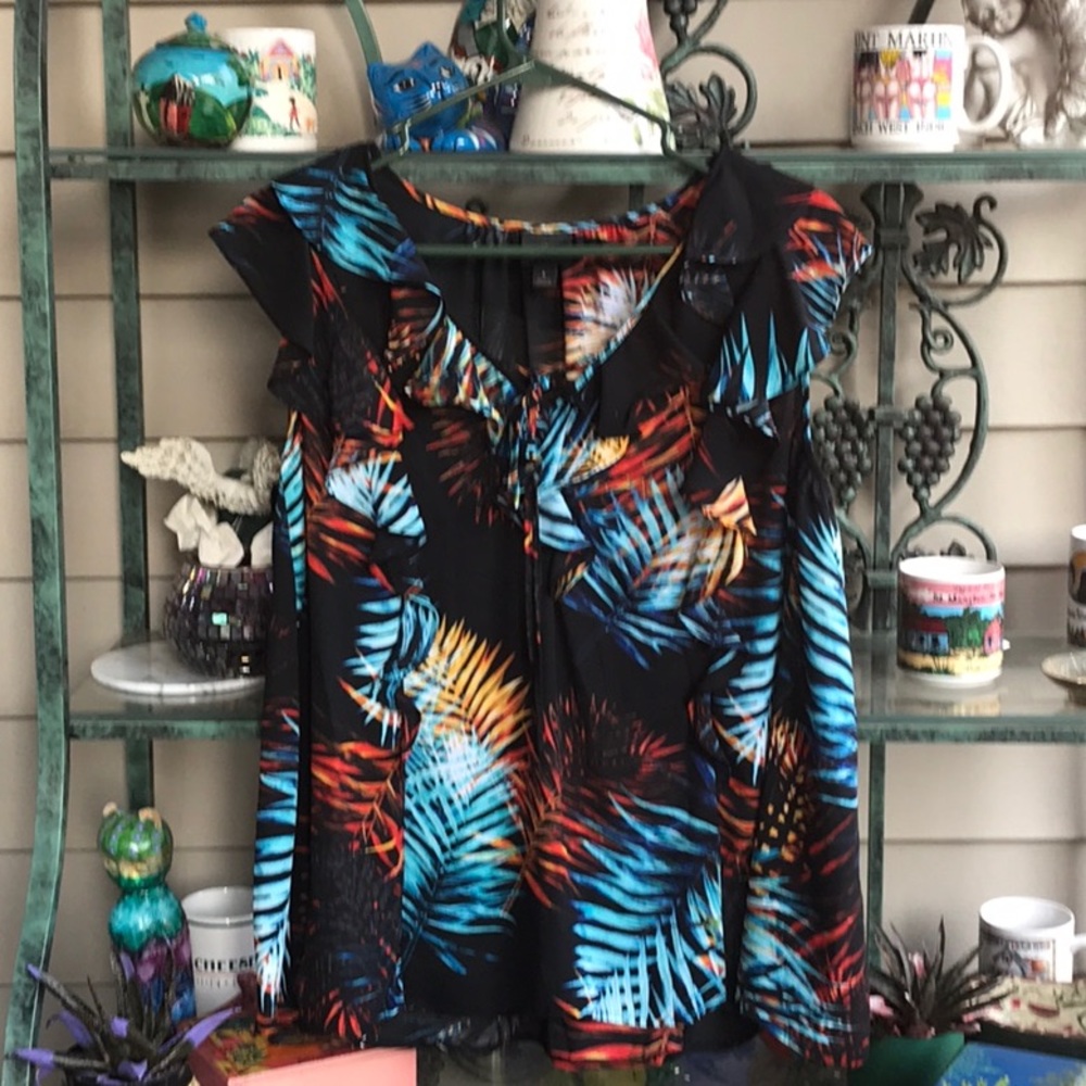 Visit the tropics in this pretty ruffled top! NWOT